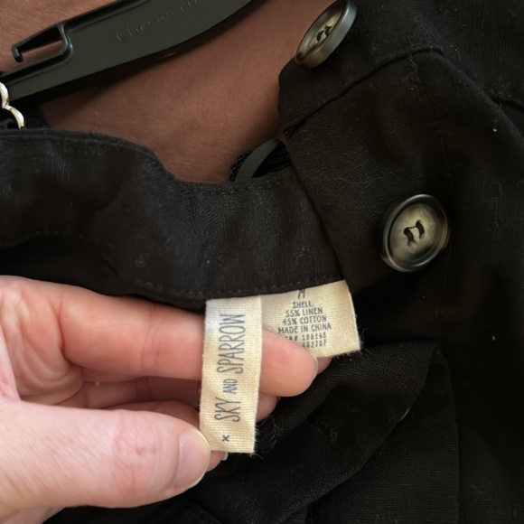 Black Sky and Sparrow button up cropped tank top - Picture 6 of 6